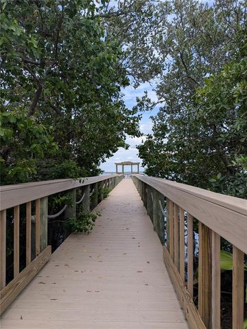 2889 BAYSHORE TRAILS DRIVE, Tampa, FL 33611