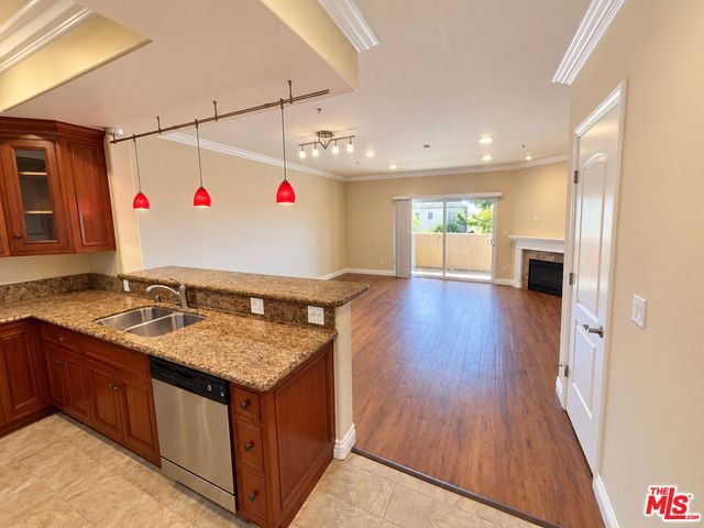 1101 East Avenue 102, Burbank, CA 91504