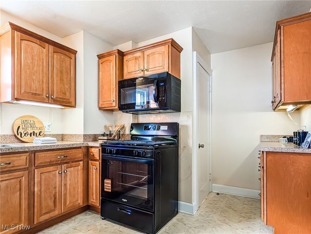 17 W Woodsdale Avenue, Akron, OH 44301