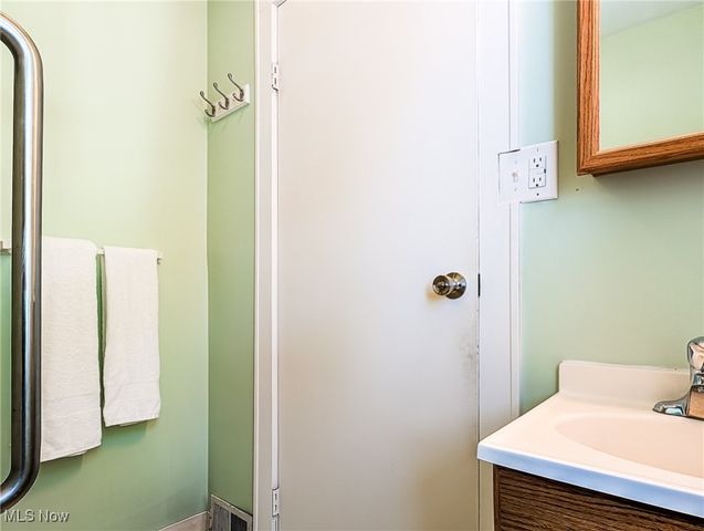 17 W Woodsdale Avenue, Akron, OH 44301