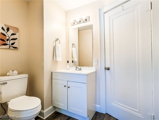 17 W Woodsdale Avenue, Akron, OH 44301