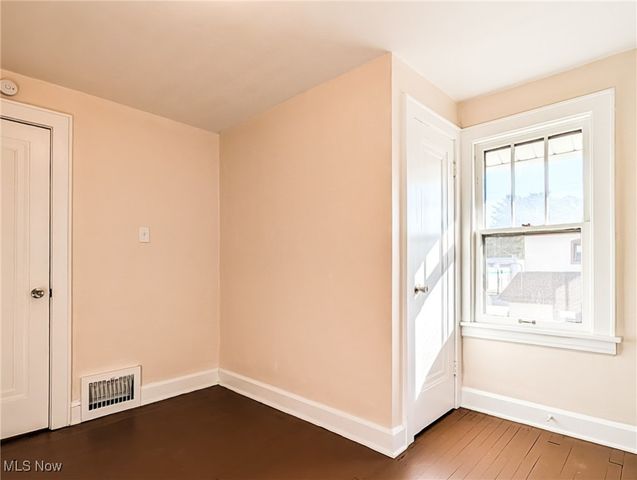 17 W Woodsdale Avenue, Akron, OH 44301