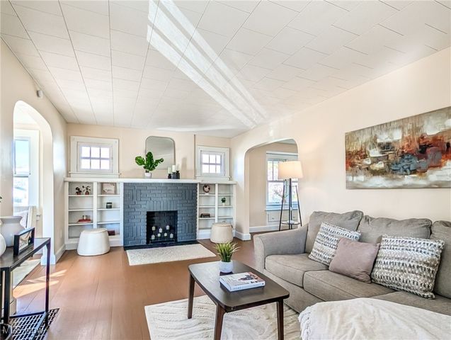 17 W Woodsdale Avenue, Akron, OH 44301