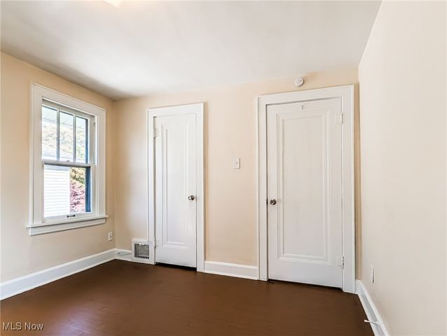 17 W Woodsdale Avenue, Akron, OH 44301