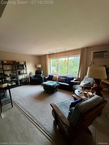2820 Woodslee Drive 301, Royal Oak, MI 48073