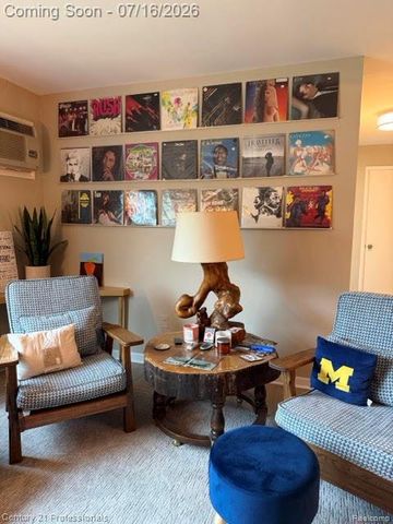 2820 Woodslee Drive 301, Royal Oak, MI 48073