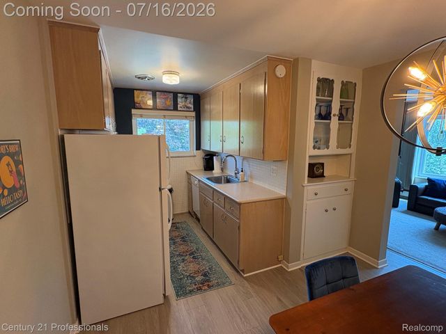 2820 Woodslee Drive 301, Royal Oak, MI 48073