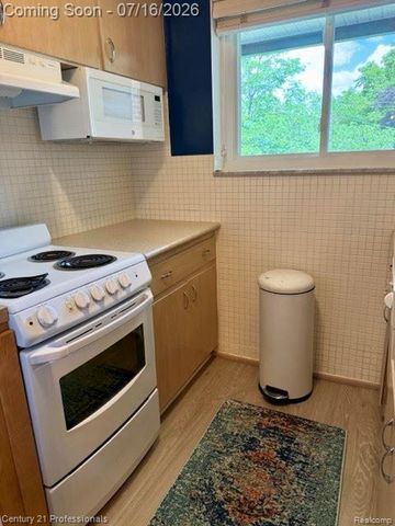 2820 Woodslee Drive 301, Royal Oak, MI 48073