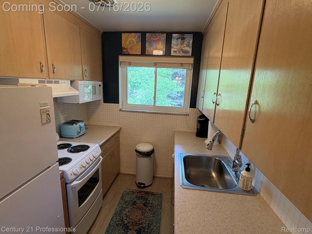2820 Woodslee Drive 301, Royal Oak, MI 48073