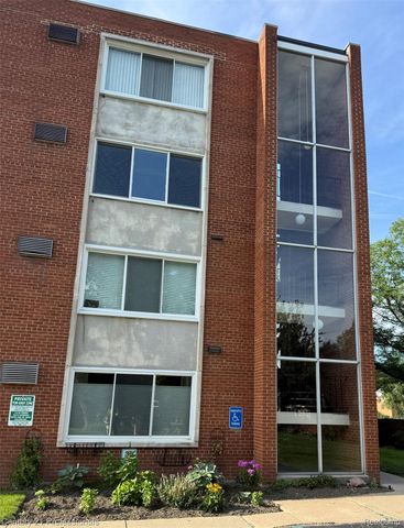 2820 Woodslee Drive 301, Royal Oak, MI 48073