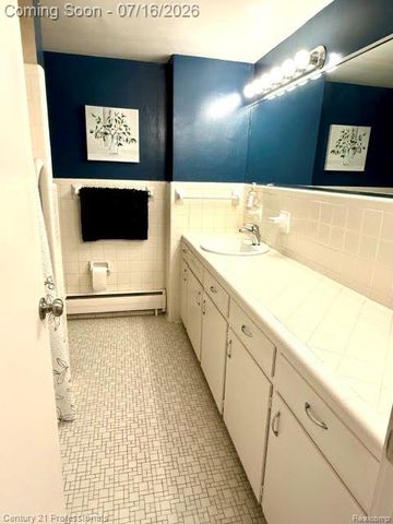 2820 Woodslee Drive 301, Royal Oak, MI 48073