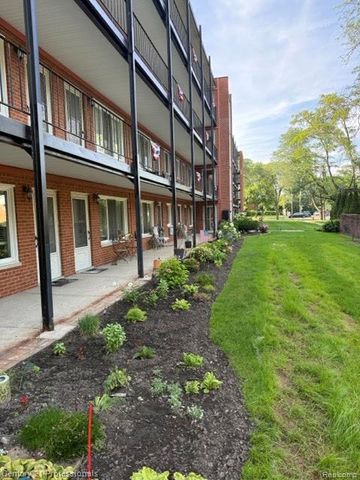 2820 Woodslee Drive 301, Royal Oak, MI 48073