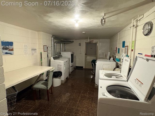 2820 Woodslee Drive 301, Royal Oak, MI 48073