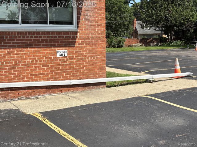 2820 Woodslee Drive 301, Royal Oak, MI 48073