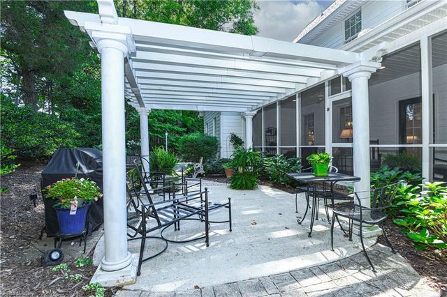18 Heathrow Court, Greensboro, NC 27410