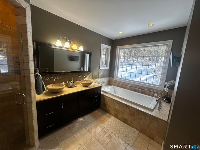 44 Old Country Road, Oxford, CT 06478