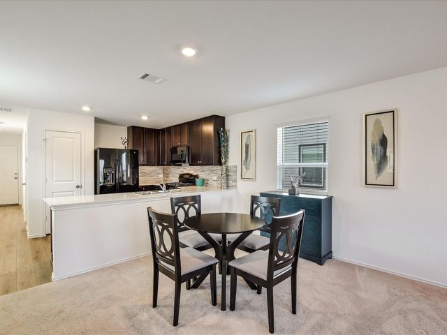 40 Trinity CIR, Lockhart, TX 78644