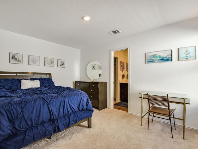 40 Trinity CIR, Lockhart, TX 78644