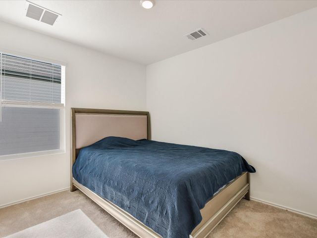 40 Trinity CIR, Lockhart, TX 78644