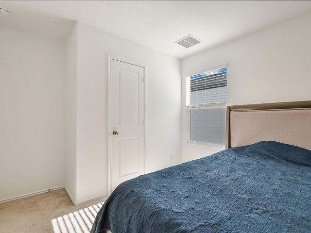 40 Trinity CIR, Lockhart, TX 78644