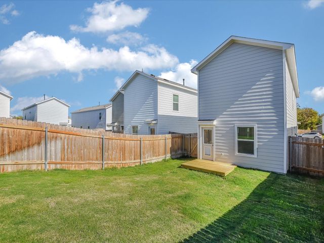 40 Trinity CIR, Lockhart, TX 78644