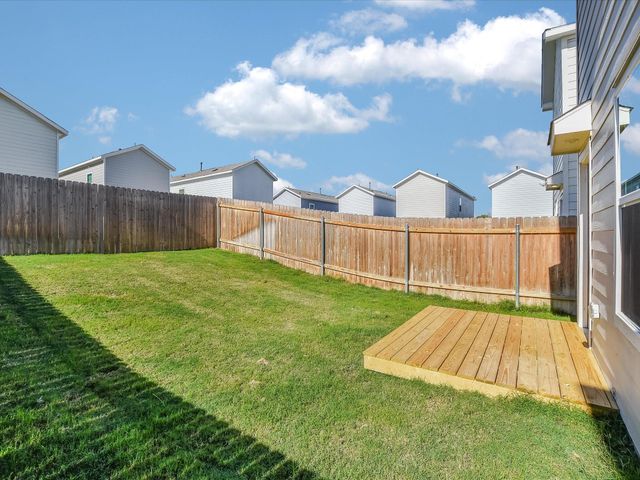 40 Trinity CIR, Lockhart, TX 78644