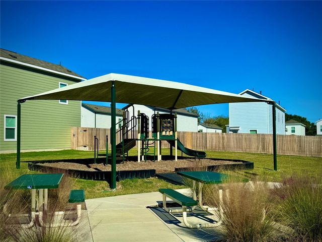 40 Trinity CIR, Lockhart, TX 78644
