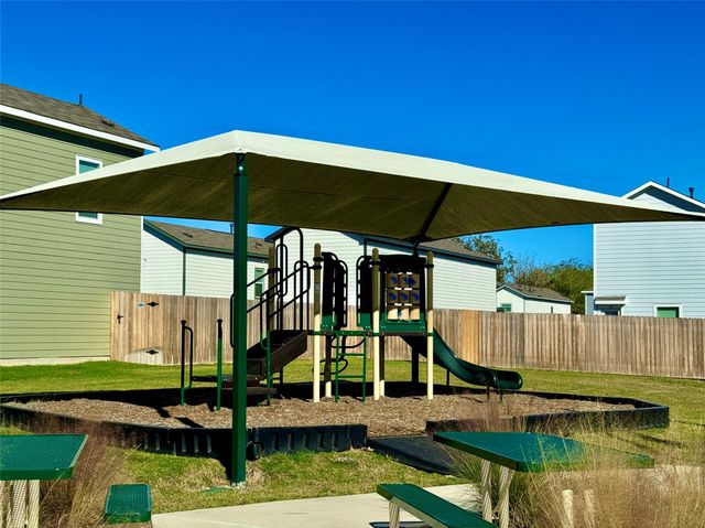 40 Trinity CIR, Lockhart, TX 78644