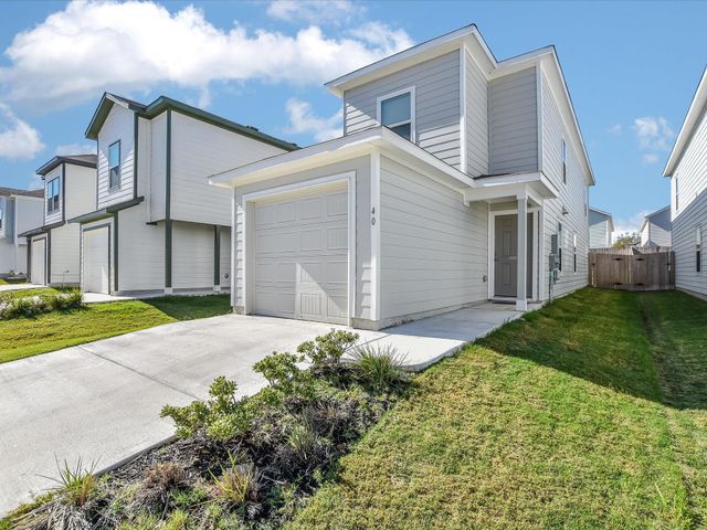 40 Trinity CIR, Lockhart, TX 78644