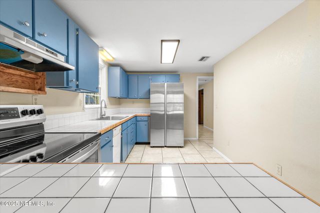 343 LAKE COMO Drive, Pomona Park, FL 32181