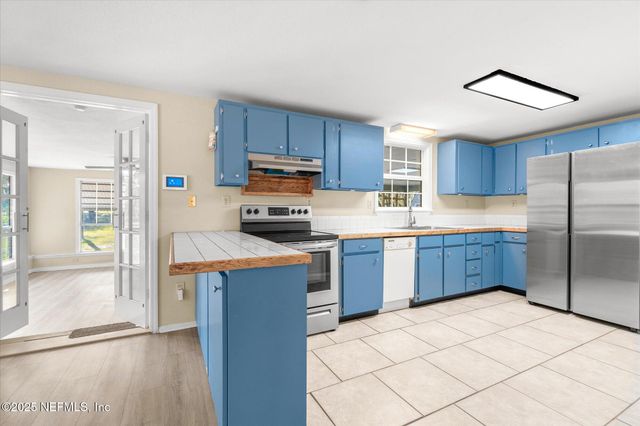 343 LAKE COMO Drive, Pomona Park, FL 32181