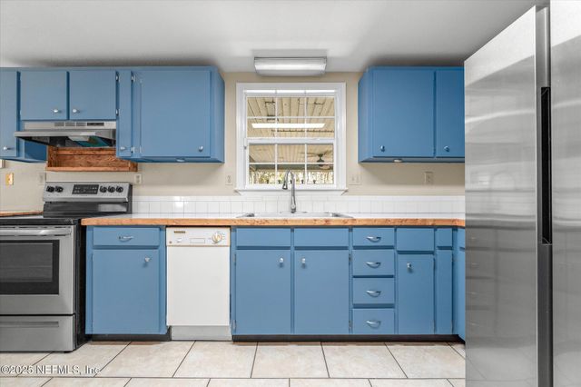 343 LAKE COMO Drive, Pomona Park, FL 32181