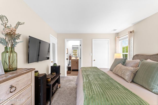94 Briarwood Court, Howell, NJ 07731