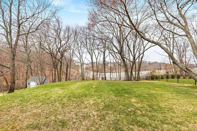 35 Ravenna Avenue, Salem, MA 01970