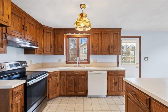 35 Ravenna Avenue, Salem, MA 01970