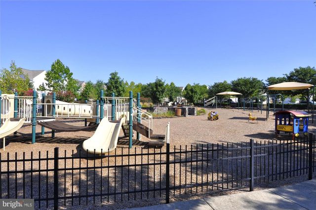 25449 BRICKELL DR, Chantilly, VA 20152