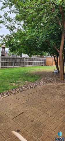 6400 S Crane Ave Avenue, Sioux Falls, SD 57108