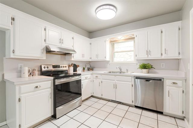 320 Elwood Drive, Edmond, OK 73013
