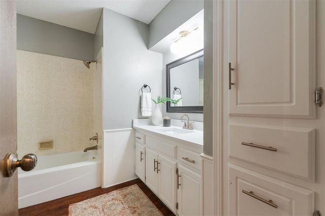 320 Elwood Drive, Edmond, OK 73013