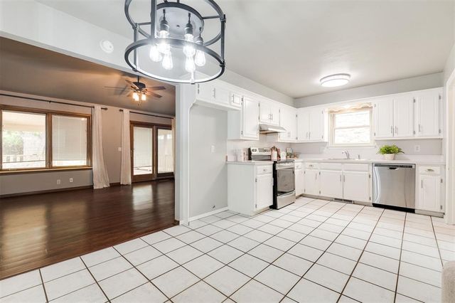320 Elwood Drive, Edmond, OK 73013