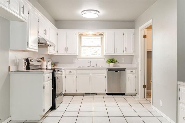 320 Elwood Drive, Edmond, OK 73013