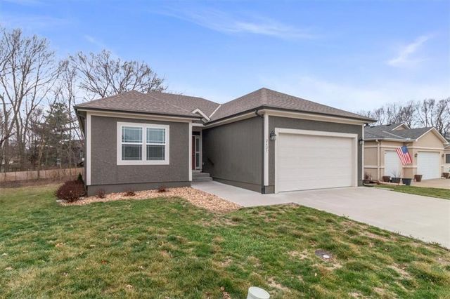 2621 NE Sonora Valley Drive, Blue Springs, MO 64014