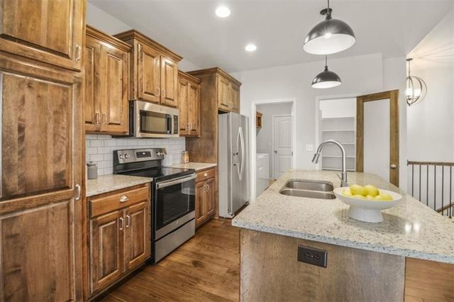 2621 NE Sonora Valley Drive, Blue Springs, MO 64014