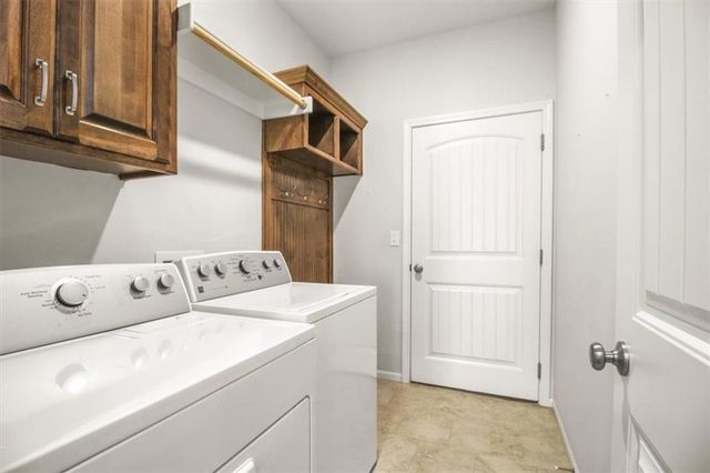 2621 NE Sonora Valley Drive, Blue Springs, MO 64014