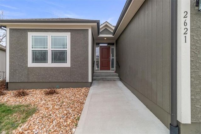 2621 NE Sonora Valley Drive, Blue Springs, MO 64014