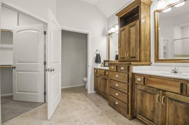 2621 NE Sonora Valley Drive, Blue Springs, MO 64014