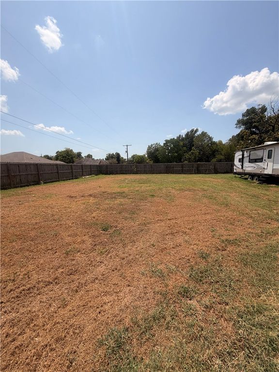 402 Wrangler Street, Franklin, TX 77856 — exterior