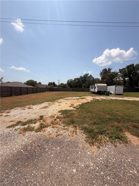 402 Wrangler Street, Franklin, TX 77856 — photo 2