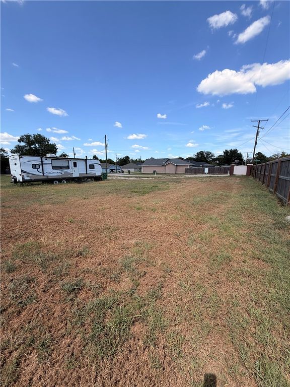 402 Wrangler Street, Franklin, TX 77856 — photo 4