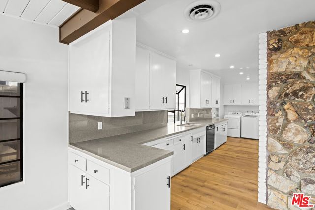 2254 Stradella Road, Los Angeles, CA 90077